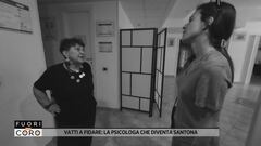 Vatti a fidare: la psicologa che diventa santona