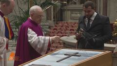La chiusura della bara di Papa Francesco