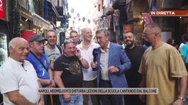Napoli, canta dal balcone, petizione per farlo smettere thumbnail