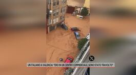 Alluvione Valencia, le auto trascinate dall'acqua lungo le strade thumbnail