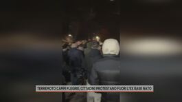 Terremoto Campi Flegrei, cittadini protestano fuori l'ex base Nato thumbnail