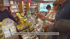 Papa Francesco, corsa all'acquisto di un ricordo
