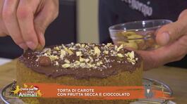 Torta di carote con frutta secca e cioccolato thumbnail