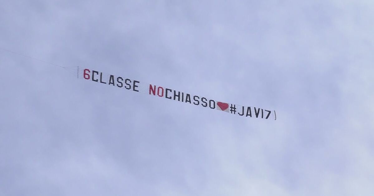 I fan mandano un aereo per Javier Martinez