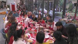 Tutti a tavola, il pranzo di Natale ha inizio! thumbnail