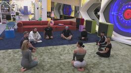 Gli inquilini seguono la lezione di danza di Shaila Gatta thumbnail
