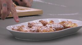 Federico Chimirri prepara un dolce per la merenda degli inquilini thumbnail