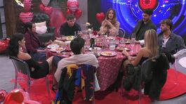 Tensioni a tavola: la cena di San Valentino porta ad una lite di gruppo thumbnail
