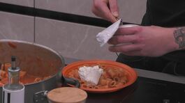 Una tranquilla cena nella Casa thumbnail