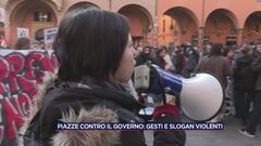 Piazze contro il governo: gesti e slogan violenti