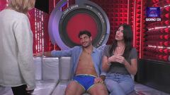 Giorno 129, Canale 5 ore 10:55