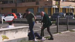 Stasera a Striscia: calci, sputi e insulti contro Luca Abete. thumbnail