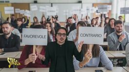 Smartphone a scuola. Siete favorevoli o contrari? thumbnail
