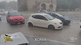 Roma, tra piste ciclabili allagate e "piscine" al posto delle strade thumbnail