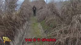 Anteprima - «Vai via o ti sparo!». Sono immagini da brividi quelle che ha registrato a Prarolo (Vercelli) Vittorio Brumotti thumbnail