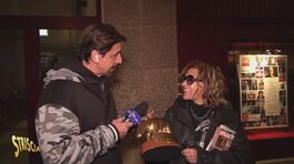 Stasera a Striscia: Tapiro d'oro a Irene Grandi per la poca sportività con cui ricorda il secondo posto a Sanremo 2000 thumbnail