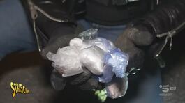 Lotta di Striscia contro lo spaccio di droga: Brumotti recupera un'ingente quantità di eroina e cocaina a Ghiaie (Bergamo) thumbnail
