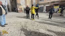 Anticipazione - Pugni e spintoni a Stefania Petyx e alla sua troupe a Palermo nei pressi del mercato di Ballarò thumbnail