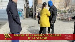 Pugni e spintoni a Stefania Petyx e alla sua troupe nei pressi del mercato Ballarò di Palermo thumbnail