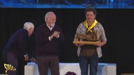 Antonio Ricci consegna a Leonardo Pieraccioni la Fionda di Legno: tra i premiati De André, Villaggio, la Gabanelli e Don Mazzi thumbnail