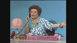 La signora Coriandoli conduce Striscia thumbnail