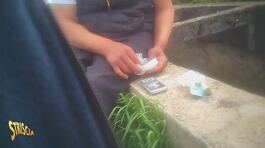 Anticipazione - Un pusher si butta in acqua nel tentativo di fuggire e Vittorio Brumotti si lancia per ricondurlo a riva thumbnail