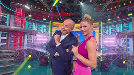 Striscia dei record: ventriloquo canterino e prestigiatore thumbnail