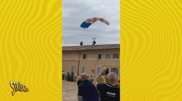 Terrore a Caprarola per l'atterraggio d'emergenza del paracadutista che oggi parla ai nostri microfoni thumbnail