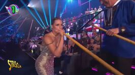 Michelle Hunziker all'Eurovision e lo strumento musicale svizzero di cui non capisce un "corno" thumbnail