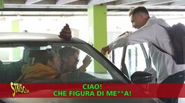 Brumotti è a Roma per consegnare le "merdine" a chi occupa i parcheggi riservati ai disabili thumbnail
