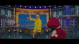Michele Bravi feat. Mida: ecco il videoclip di "Popolare" con Gerry Scotti, il Gabibbo, Carlo Conti, Fiorella Mannoia, Carla Bruni e tanti altri thumbnail