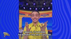 Michele Bravi commenta il suo duetto con il Gabibbo sulle note di "Popolare", feat. Mida