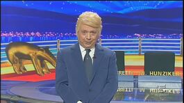 Chiambretti compie oggi 69 anni. Ma ve lo ricordate che per Striscia si trasformava in Donald Trump? thumbnail