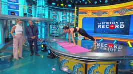 La Striscia dei record: flessioni in studio thumbnail