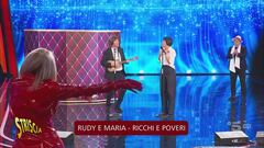 Scivoloni e porte nel sedere: a Tù Sì Que Rìdes non manca nulla, neppure i nuovi Ricchi e Poveri Scivoloni e porte nel sedere: a Tù Sì Que Rìdes non manca nulla, neppure i nuovi Ricchi e Poveri