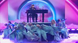 Annalisa canta "Diamante lei e luce lui" thumbnail