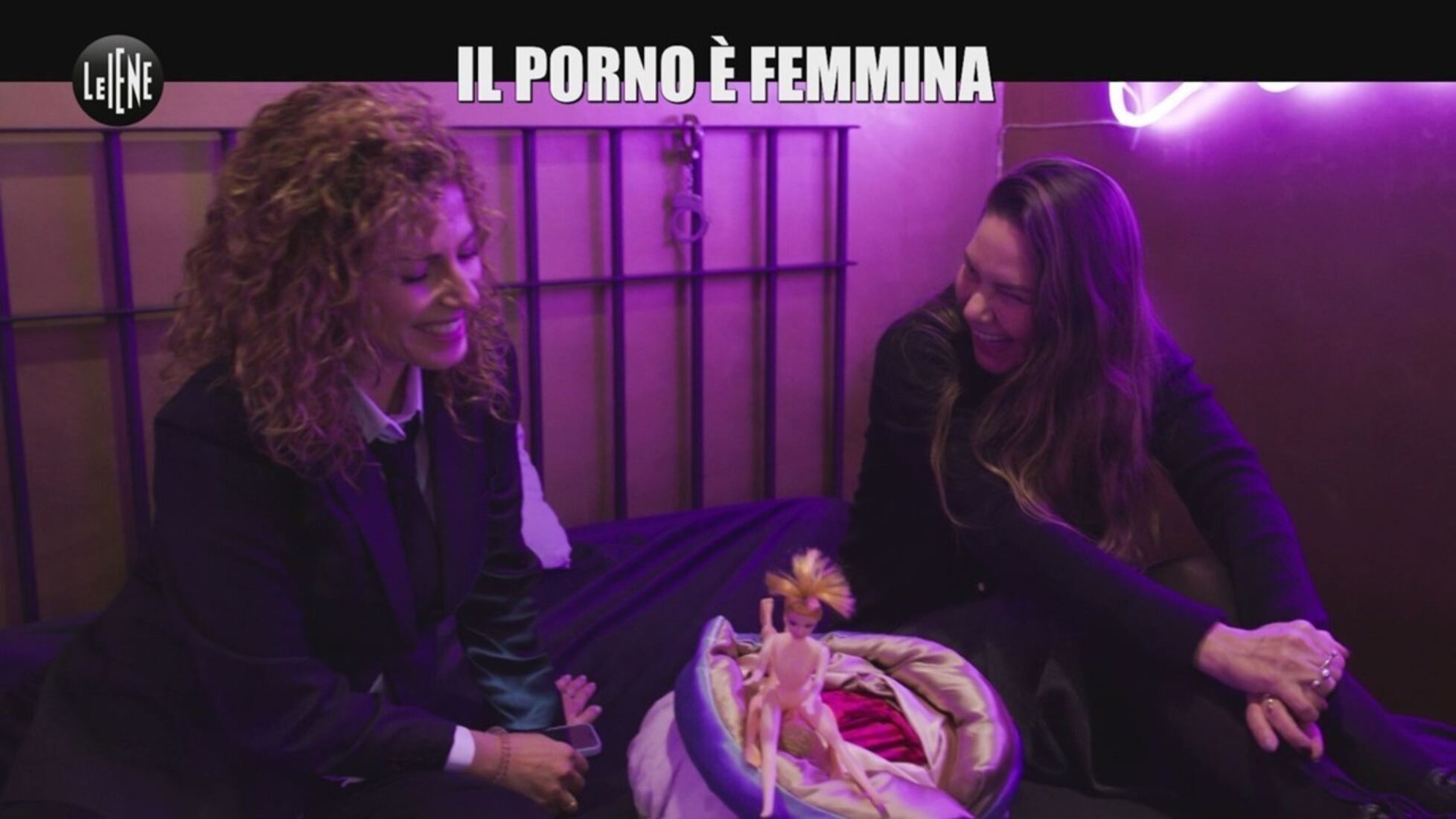 Le Iene: REI: Il porno è femmina Video | Mediaset Infinity