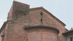 Degrado a Milano, fango e muschio sui mosaici dell'epoca romanica