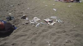Napoli, nessuno dal primo maggio ha ripulito la spiaggia dai rifiuti thumbnail