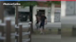 Bologna, ferisce i passanti a colpi di forbice thumbnail