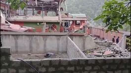 L'India attacca il Pakistan, raffica di missili, oltre 30 morti thumbnail