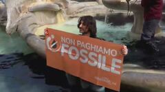 Imbrattarono di carbone la "Barcaccia", assolti a Roma 3 ecovandali