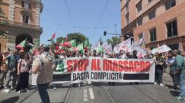 La sinistra in piazza a Roma per il "cessate il fuoco" a Gaza thumbnail