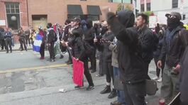 Proiettili contro i manifestanti, Los Angeles ad alta tensione thumbnail