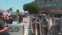 Rivolta sui migranti in America, coprifuoco e arresti a Los Angeles thumbnail