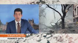 India, un aereo diretto a Londra si schianta sulle case dopo il decollo thumbnail