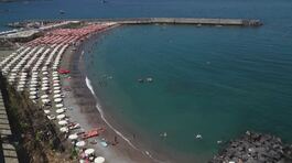 Colpi di sole tra le isole e la costiera, nei lidi extralusso costi alle stelle thumbnail