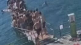 Bravata sul Lago di Como, 60 ragazzi si spintonano sul pontile di Blevio thumbnail
