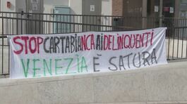 Venezia, dalle proteste "anti-Bezos" a quelle contro i borseggi thumbnail
