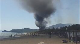 Il maxi-rogo nel campeggio, 699 in fuga in Maremma thumbnail